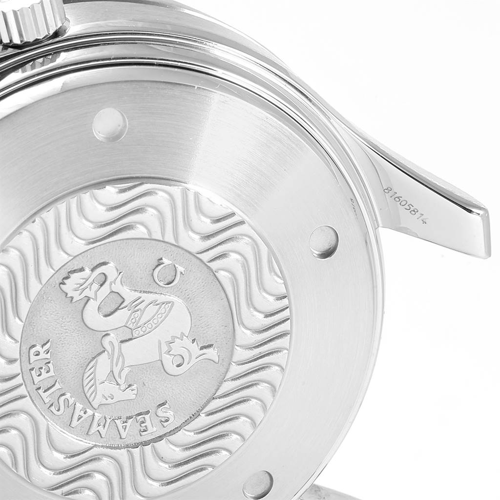 The image shows the case back and crown of the Omega Seamaster 2599.80.00 Men
s Stainless Steel Blue Dial 2599.80.00 Men
s Stainless Steel Blue Dial watch, featuring its engraved logo and serial number.