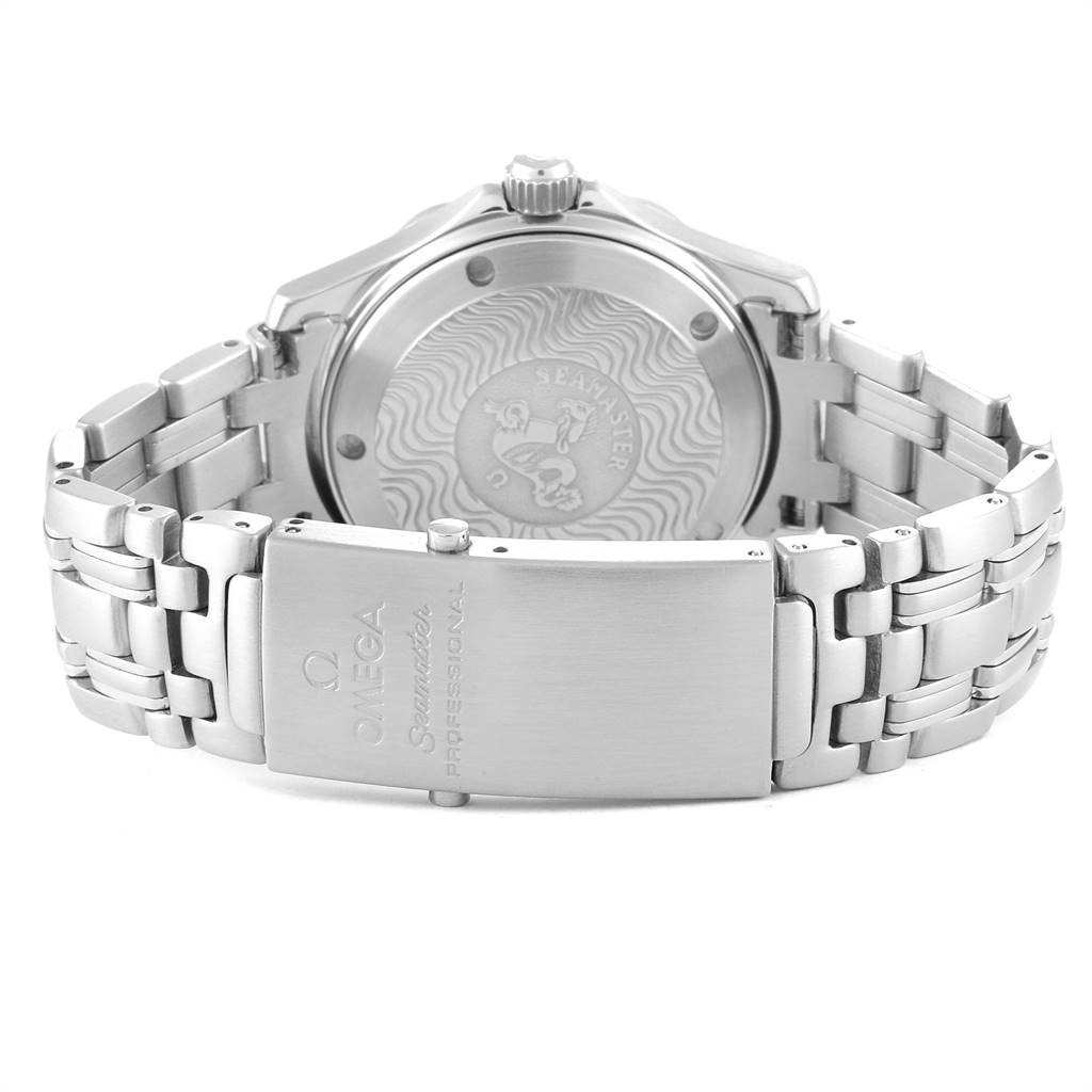 This image shows the back case and bracelet clasp of an Omega Seamaster 2561.80.00 Men
s Stainless Steel Blue Dial 2561.80.00 Men
s Stainless Steel Blue Dial watch, highlighting the logo engravings.