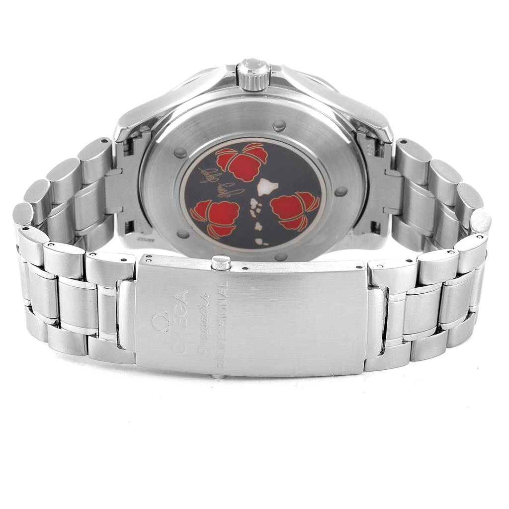 This image shows the back view of the Omega Seamaster 2536.50.00 Men
s Stainless Steel Black Dial 2536.50.00 Men
s Stainless Steel Black Dial watch, focusing on its case back and stainless steel bracelet with a clasp.