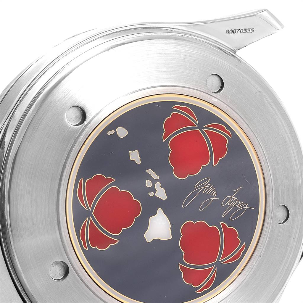 This image shows the case back of an Omega Seamaster 2536.50.00 Men
s Stainless Steel Black Dial 2536.50.00 Men
s Stainless Steel Black Dial watch, featuring a decorative design and engraving.