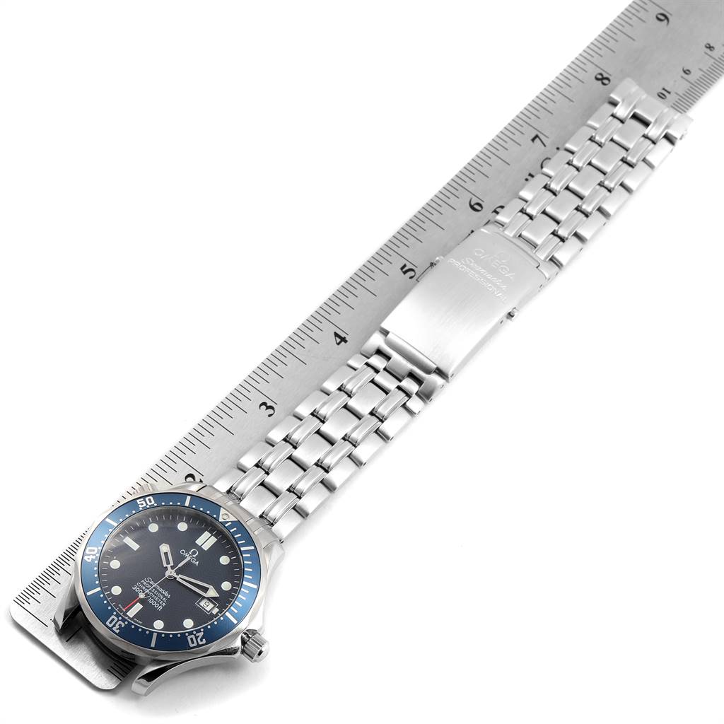 The angled image shows an Omega Seamaster 2531.80.00 Men
s Stainless Steel Blue Dial 2531.80.00 Men
s Stainless Steel Blue Dial watch, featuring its face, bezel, and metal bracelet measured against a ruler.