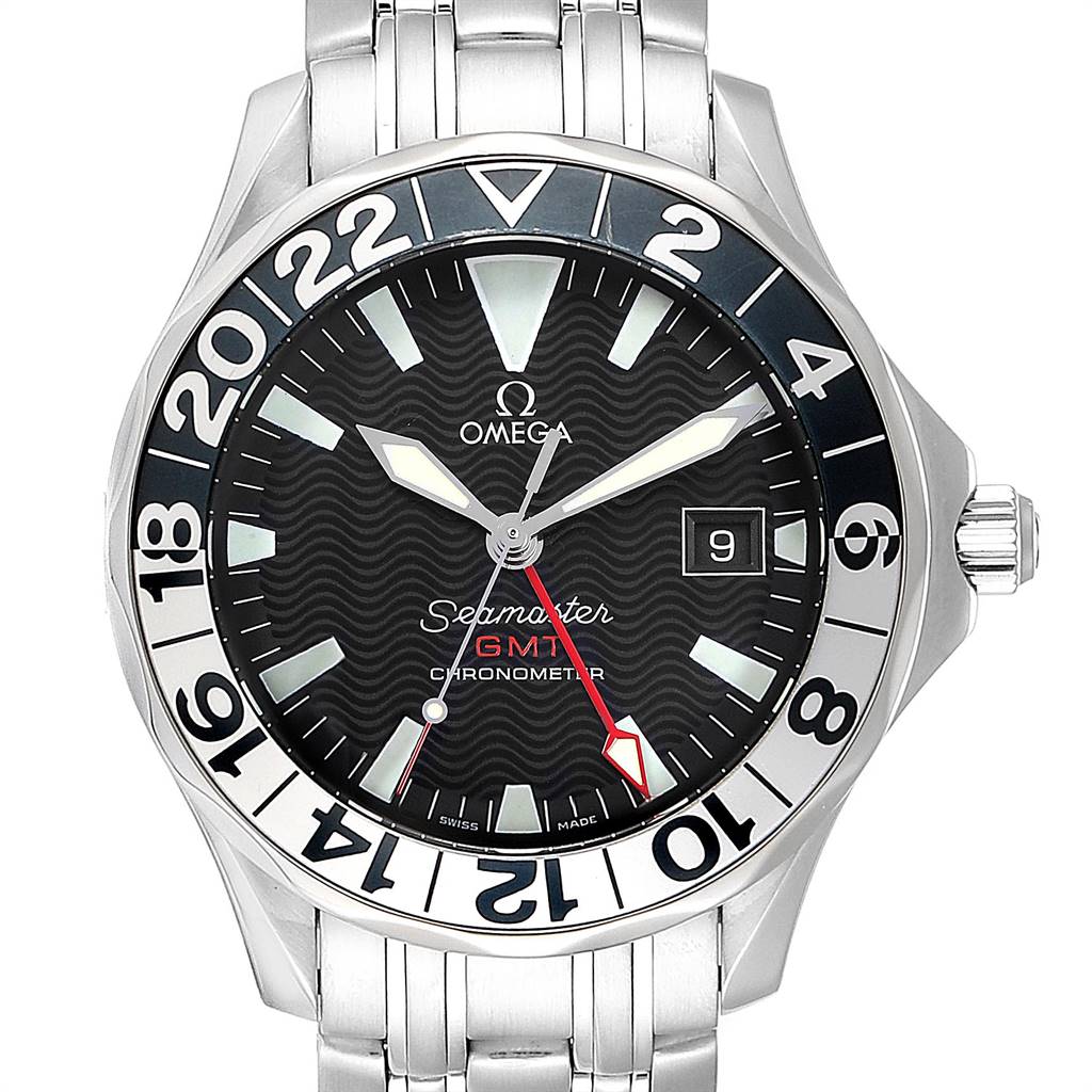 This image shows an Omega Seamaster 2234.50.00 Men
s Stainless Steel Black Dial 2234.50.00 Men
s Stainless Steel Black Dial GMT chronometer watch, displaying its face, bezel, crown, and part of the metal bracelet.
