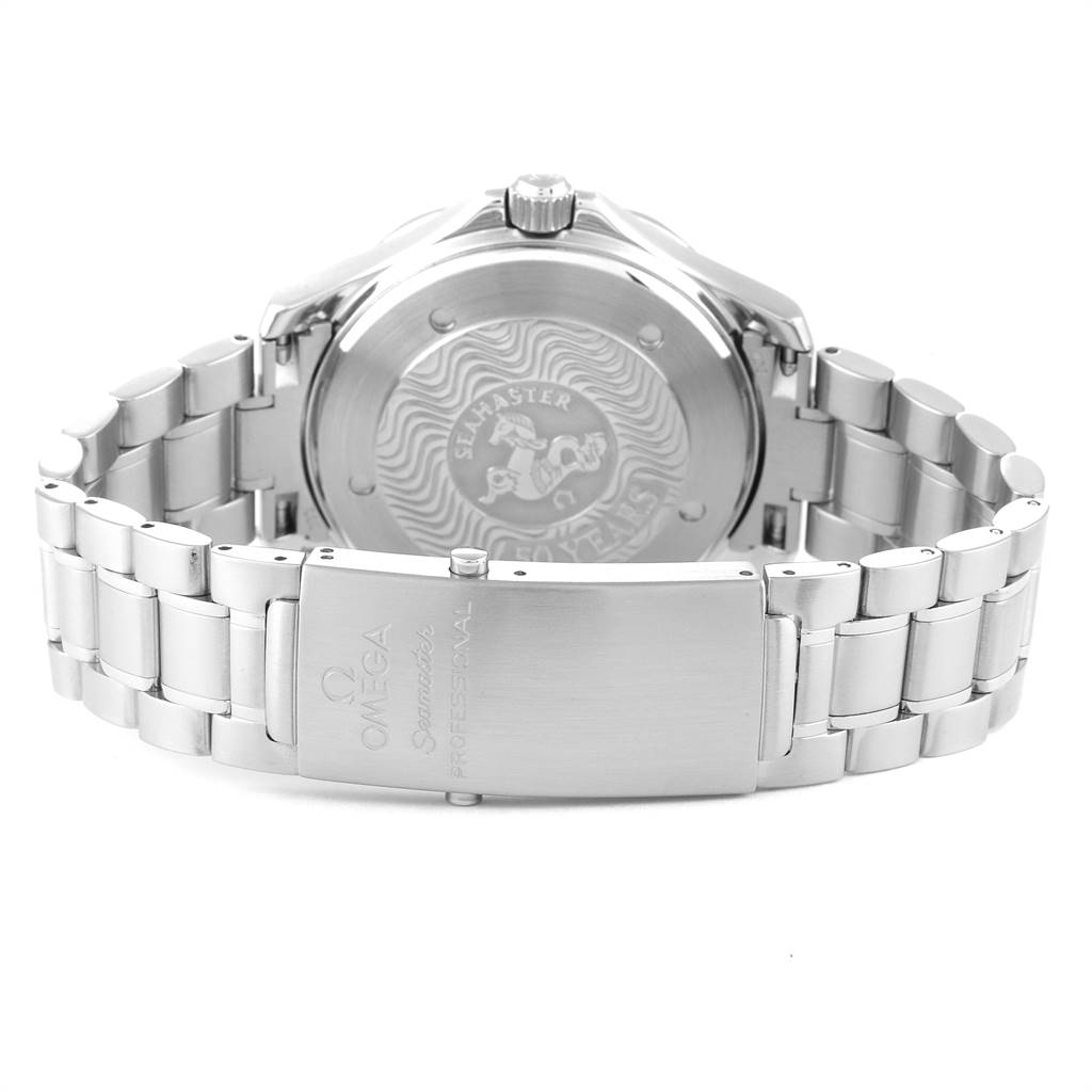 The image shows the back case and bracelet of an Omega Seamaster 2234.50.00 Men
s Stainless Steel Black Dial 2234.50.00 Men
s Stainless Steel Black Dial watch, highlighting the engraved case back and clasp.