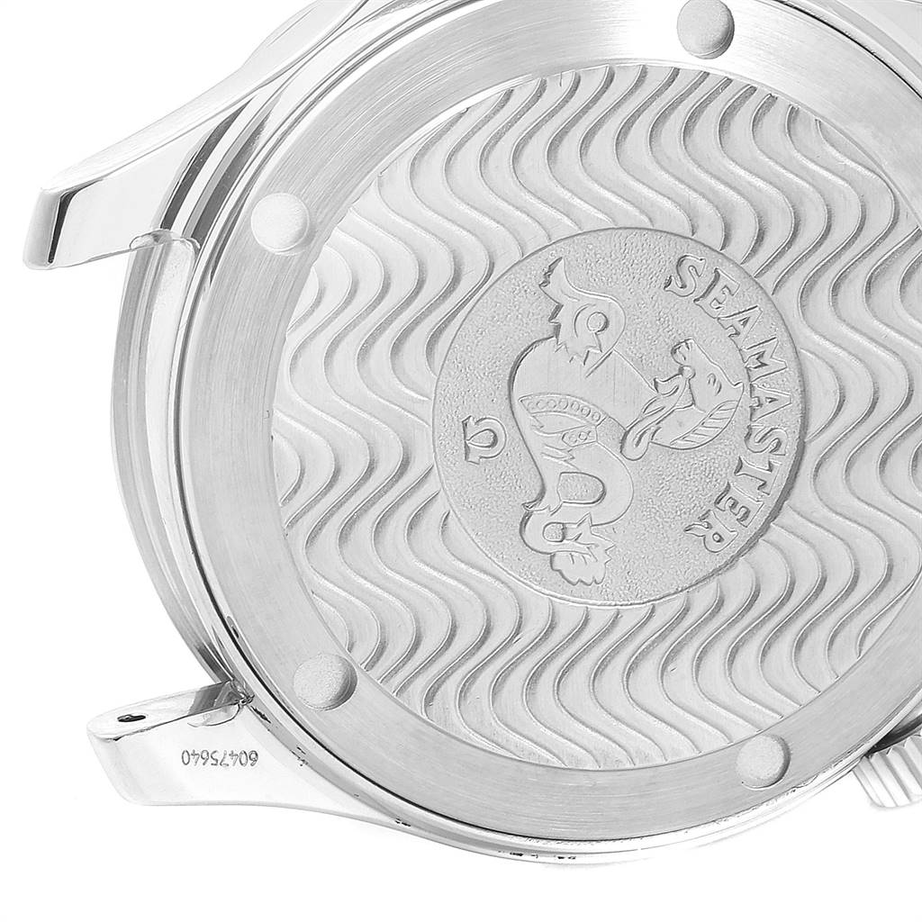 This image shows the back case of the Omega Seamaster 2551.80.00 Men
s Stainless Steel Blue Dial 2551.80.00 Men
s Stainless Steel Blue Dial watch, featuring the engraved logo and wave pattern design.