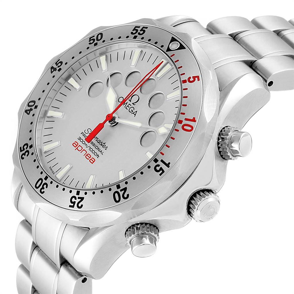 The image shows a side angle of the Omega Seamaster 2595.30.00 Men
s Stainless Steel Silver Dial 2595.30.00 Men
s Stainless Steel Silver Dial watch, highlighting its face, bezel, crown, and bracelet.