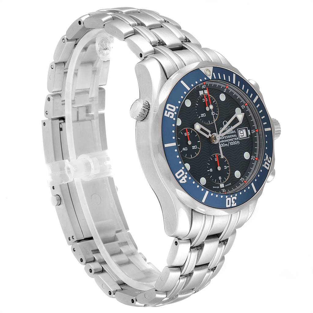 This image shows a side-angle view of an Omega Seamaster 2599.80.00 Men
s Stainless Steel Blue Dial 2599.80.00 Men
s Stainless Steel Blue Dial watch, highlighting the case, bezel, and bracelet.