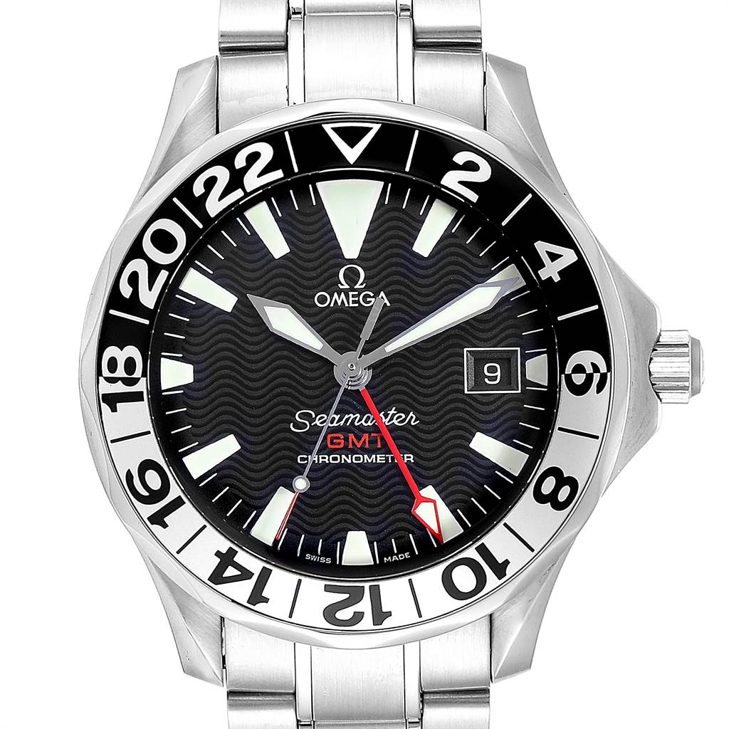 This image shows a front view of an Omega Seamaster 2536.50.00 Men
s Stainless Steel Black Dial 2536.50.00 Men
s Stainless Steel Black Dial GMT watch, displaying the dial, bezel, and part of the bracelet.
