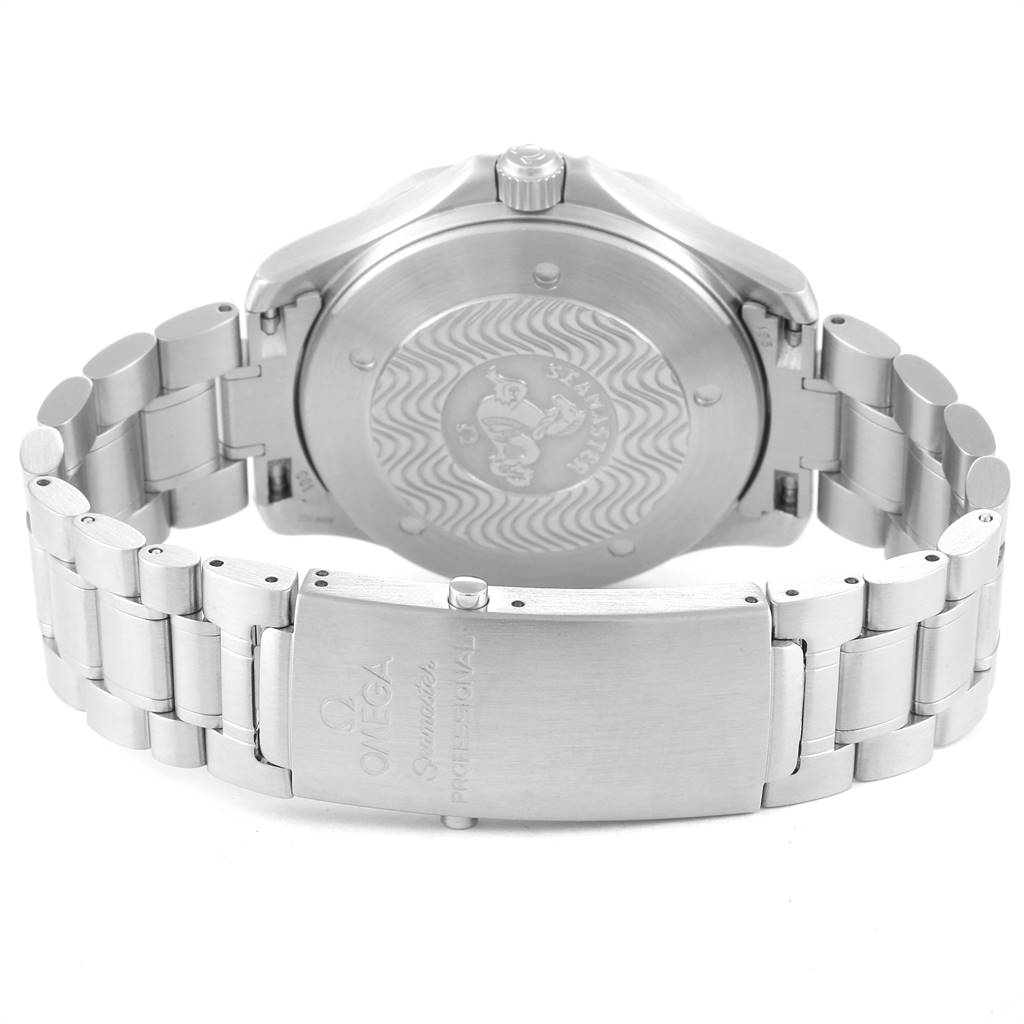 The image shows the back and clasp of an Omega Seamaster 2538.20.00 Men
s Stainless Steel White Dial 2538.20.00 Men
s Stainless Steel White Dial watch, highlighting the engraved case back and metal bracelet.