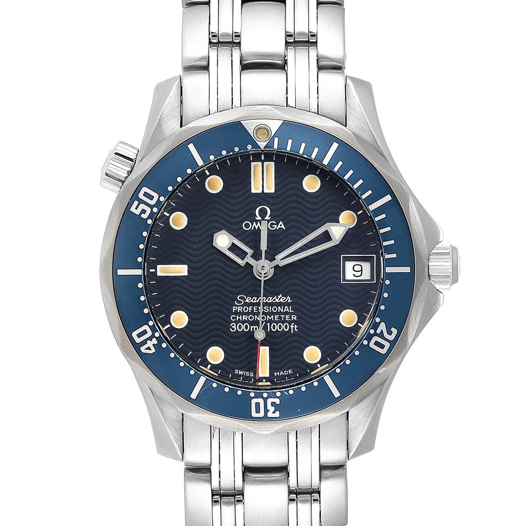 The image shows a front view of the Omega Seamaster 2551.80.00 Men
s Stainless Steel Blue Dial 2551.80.00 Men
s Stainless Steel Blue Dial watch, highlighting the dial, bezel, and metal bracelet.