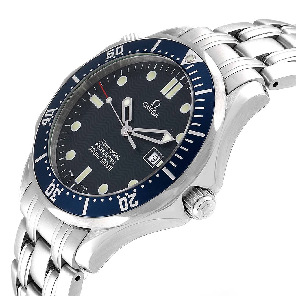 The image shows an angled close-up of the Omega Seamaster 2541.80.00 Men
s Stainless Steel Blue Dial 2541.80.00 Men
s Stainless Steel Blue Dial watch, highlighting its face, bezel, crown, and metal bracelet.