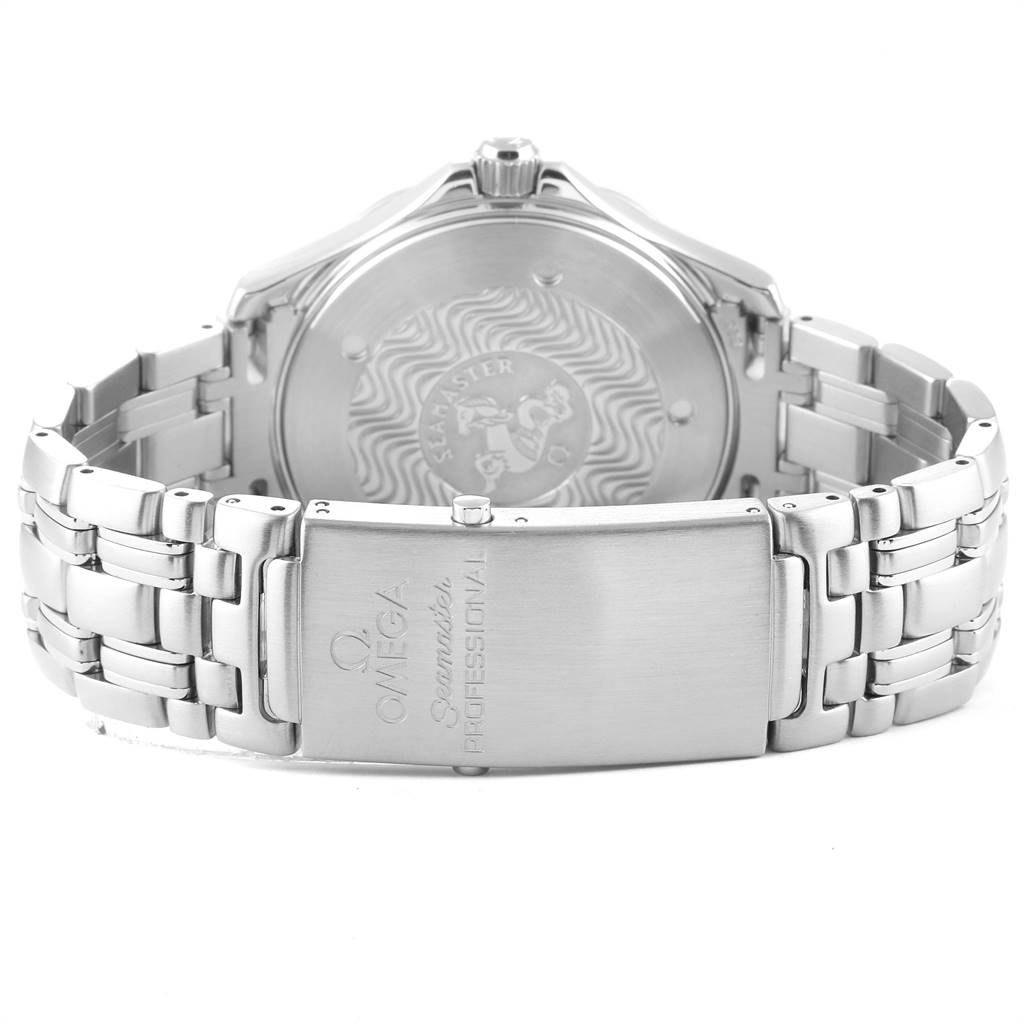 The image shows the back view of an Omega Seamaster 2541.80.00 Men
s Stainless Steel Blue Dial 2541.80.00 Men
s Stainless Steel Blue Dial watch, highlighting its clasp and case back.