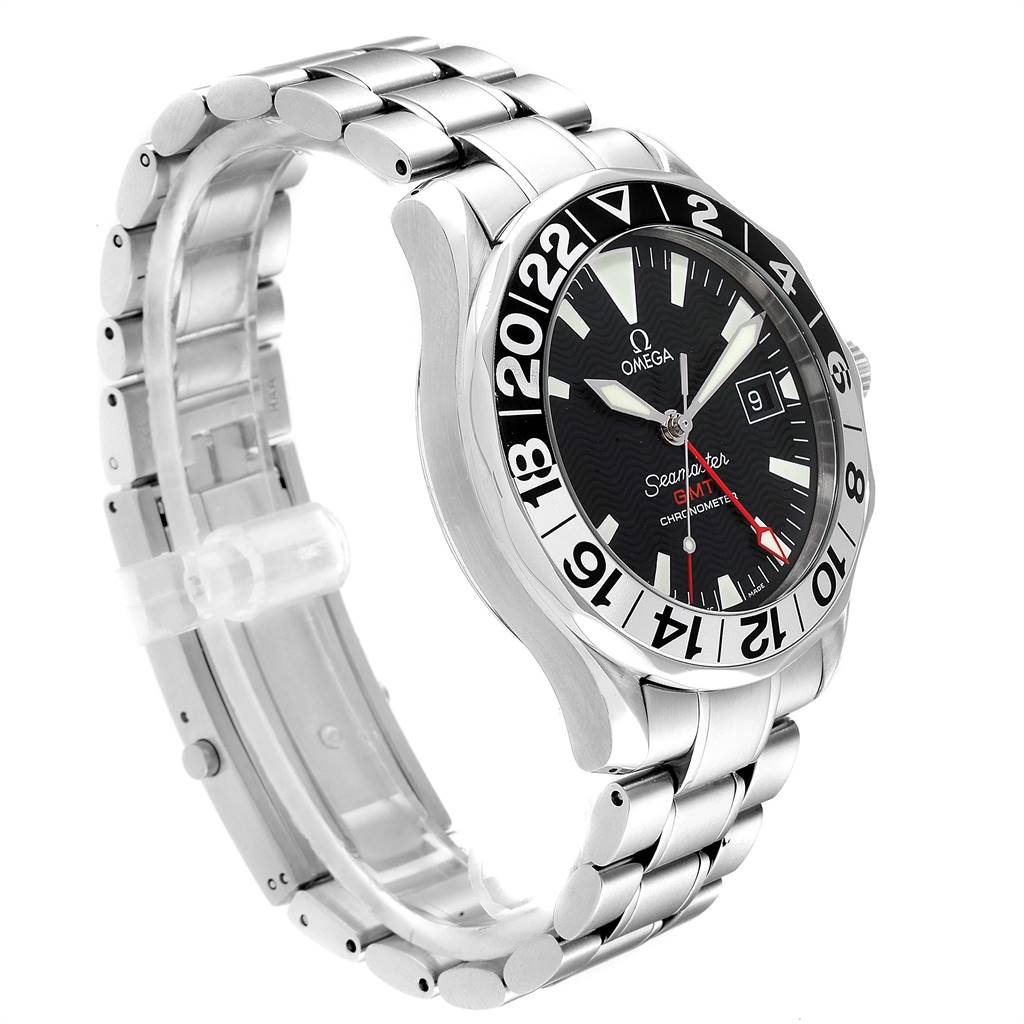 The image shows a side view of the Omega Seamaster 2536.50.00 Men
s Stainless Steel Black Dial 2536.50.00 Men
s Stainless Steel Black Dial watch, highlighting the bezel, dial, bracelet, and clasp.