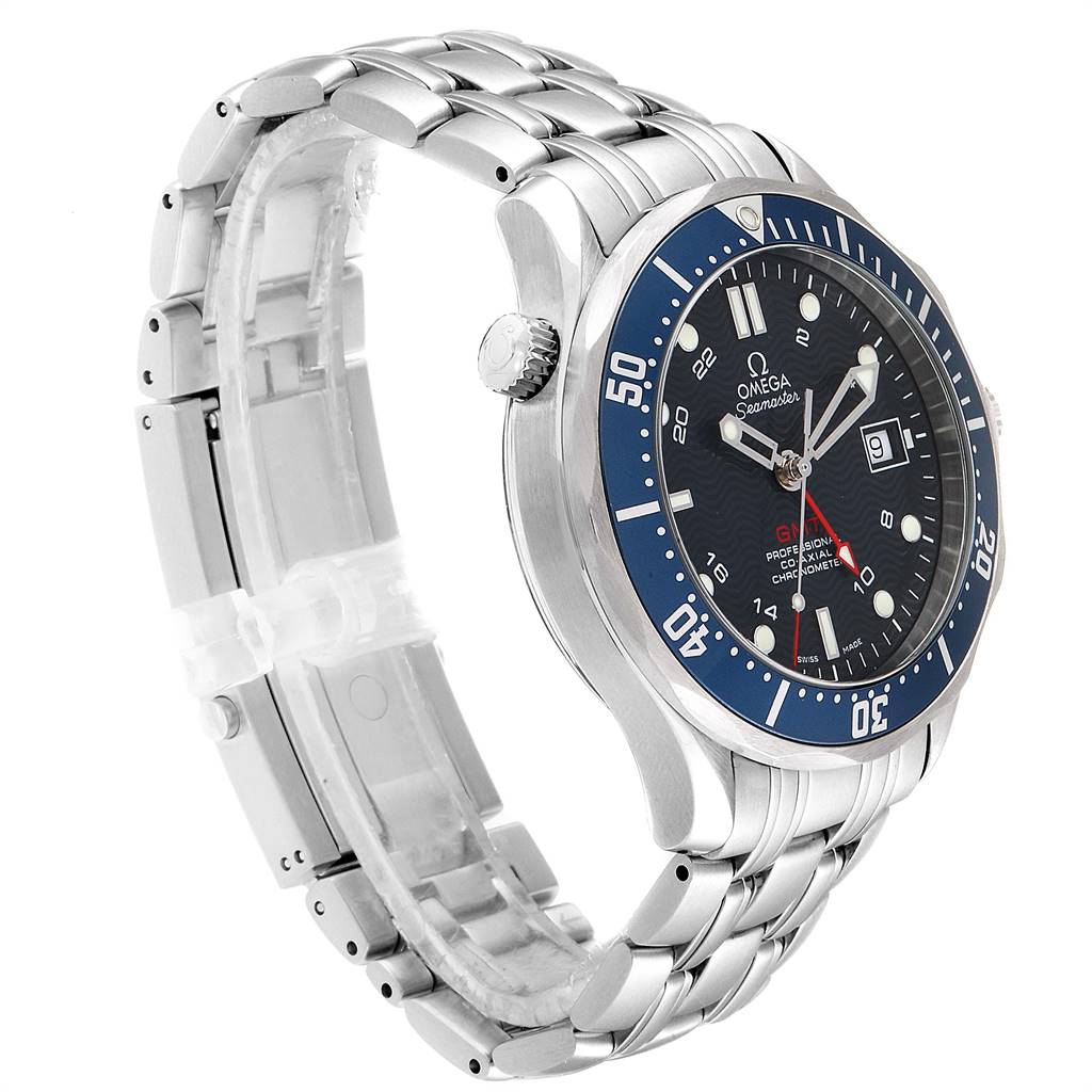 The image shows the Omega Seamaster 2535.80.00 Men
s Stainless Steel Blue Dial 2535.80.00 Men
s Stainless Steel Blue Dial watch at an angled side view, highlighting the dial, bezel, bracelet, and crown.