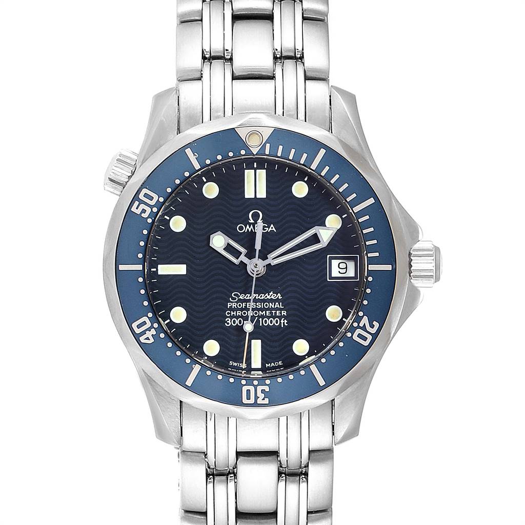 The image shows an Omega Seamaster 2551.80.00 Men
s Blue Dial 2551.80.00 Men
s Blue Dial watch from a front angle, featuring its face, bezel, crown, and bracelet.