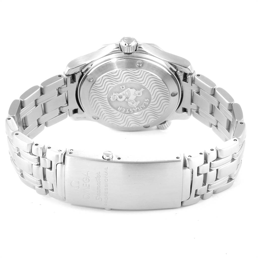 The image shows the back view of the Omega Seamaster 2551.80.00 Men
s Blue Dial 2551.80.00 Men
s Blue Dial watch, highlighting the case back and bracelet clasp.