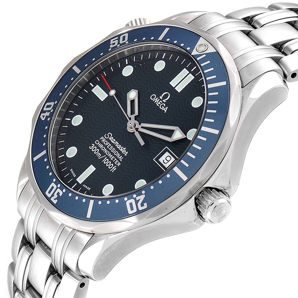 The image shows the Omega Seamaster 2531.80.00 Men
s Stainless Steel Blue Dial 2531.80.00 Men
s Stainless Steel Blue Dial watch at an angle highlighting the face, bezel, crown, and part of the stainless steel bracelet.