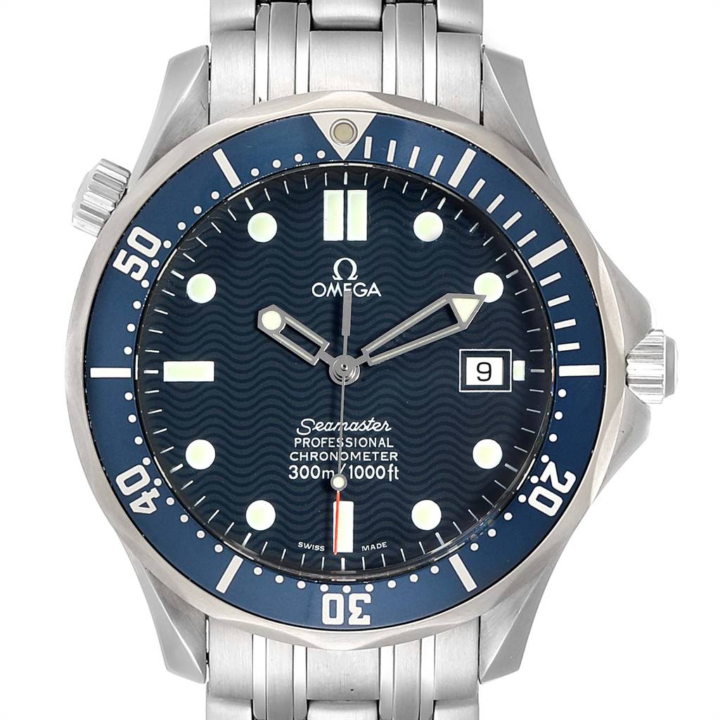 This image shows a front view of an Omega Seamaster 2531.80.00 Men
s Stainless Steel Blue Dial 2531.80.00 Men
s Stainless Steel Blue Dial watch displaying its dial, bezel, and part of its bracelet.