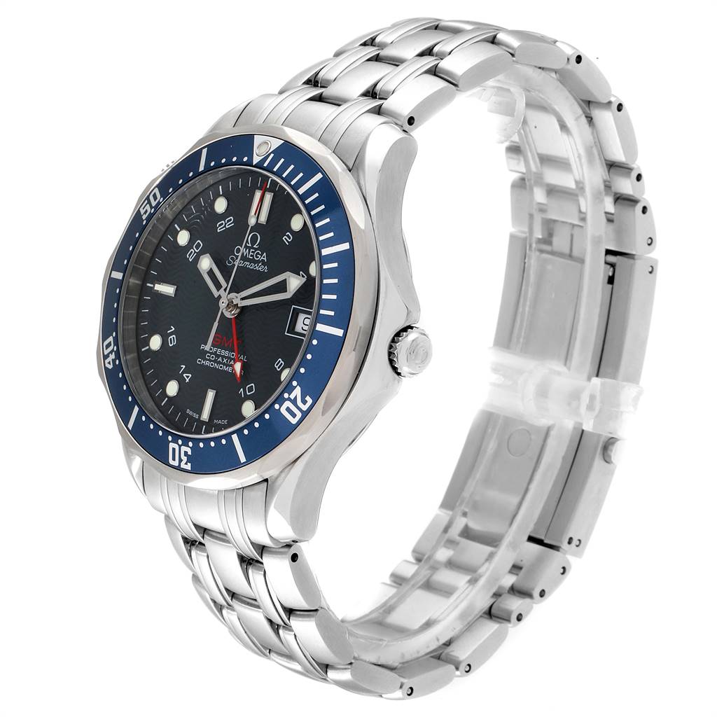 The image shows an angled view of an Omega Seamaster 2535.80.00 Men
s Stainless Steel Blue Dial 2535.80.00 Men
s Stainless Steel Blue Dial watch, highlighting the dial, bezel, crown, and bracelet.