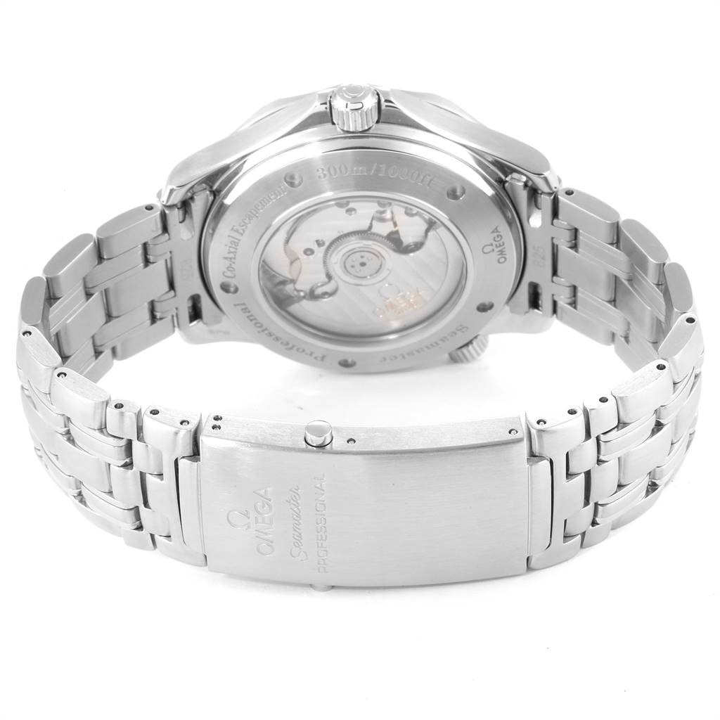 The image shows the back and bracelet of an Omega Seamaster 2535.80.00 Men
s Stainless Steel Blue Dial 2535.80.00 Men
s Stainless Steel Blue Dial watch, highlighting its clasp and exposed movement.