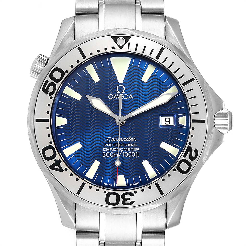 The image shows a front view of an Omega Seamaster 2255.80.00 Men
s Stainless Steel Blue Dial 2255.80.00 Men
s Stainless Steel Blue Dial watch, highlighting the face, bezel, and part of the bracelet.