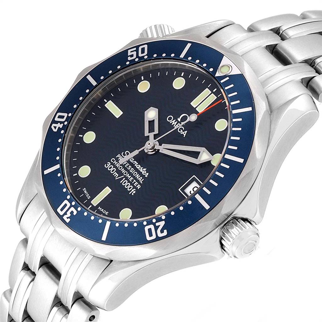 This is an angled view of the Omega Seamaster 2551.80.00 Men
s Stainless Steel Blue Dial 2551.80.00 Men
s Stainless Steel Blue Dial watch, showcasing its face, bezel, crown, and part of the bracelet.