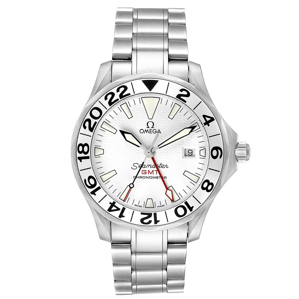 Shown from the front, this Omega Seamaster 2538.20.00 Men
s Stainless Steel White Dial 2538.20.00 Men
s Stainless Steel White Dial GMT watch displays the dial, bezel, case, and bracelet.