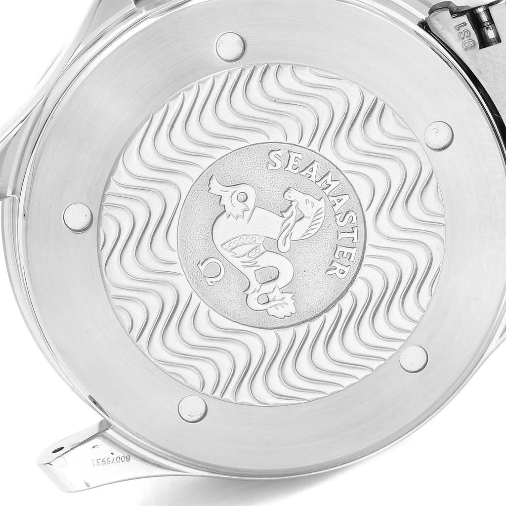 The image shows the back case of the Omega Seamaster 2538.20.00 Men
s Stainless Steel White Dial 2538.20.00 Men
s Stainless Steel White Dial watch, featuring an engraved emblem and wave pattern design.