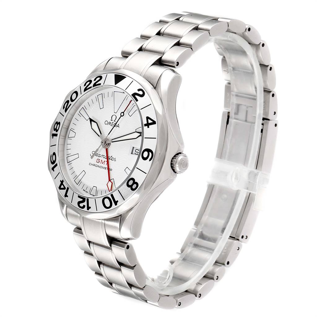 This image shows an Omega Seamaster 2538.20.00 Men
s Stainless Steel White Dial 2538.20.00 Men
s Stainless Steel White Dial watch angled from the front-left, displaying the dial, bezel, crown, and stainless steel bracelet.