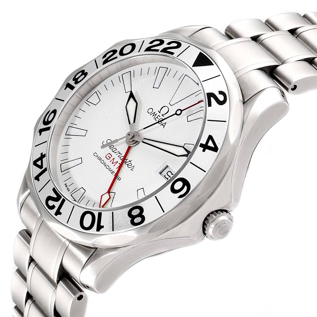 The image shows an angled view of an Omega Seamaster 2538.20.00 Men
s Stainless Steel White Dial 2538.20.00 Men
s Stainless Steel White Dial model watch, showcasing the dial, bezel, and part of the bracelet.