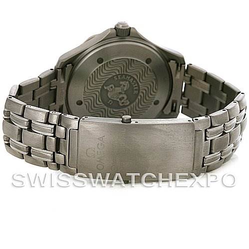 This image shows the back case and bracelet of an Omega Seamaster 2231.80.00 Men
s Stainless Steel Blue Dial 2231.80.00 Men
s Stainless Steel Blue Dial watch, highlighting the clasp and case back.