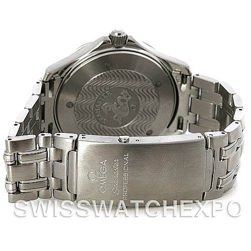 This image shows the back case and bracelet of an Omega Seamaster 2531.80 Men
s Stainless Steel Blue Dial 2531.80 Men
s Stainless Steel Blue Dial watch from a rear angle.