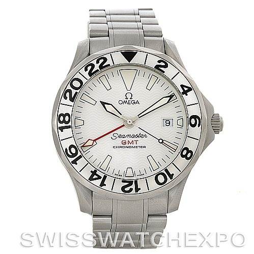 This image shows the front view of the Omega Seamaster 2538.20.00 Men
s Stainless Steel White Dial 2538.20.00 Men
s Stainless Steel White Dial GMT Chronometer watch, highlighting its face, bezel, and metal bracelet.