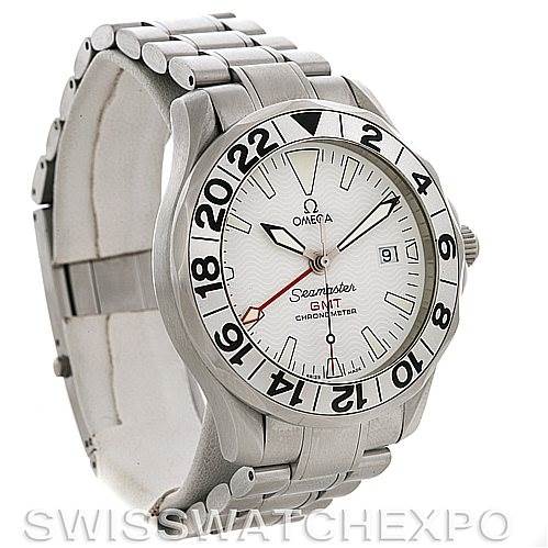 The image shows an angled view of an Omega Seamaster 2538.20.00 Men
s Stainless Steel White Dial 2538.20.00 Men
s Stainless Steel White Dial watch, highlighting its face, bezel, and part of the bracelet.