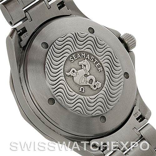 This image shows the back view of the Omega Seamaster 2538.20.00 Men
s Stainless Steel White Dial 2538.20.00 Men
s Stainless Steel White Dial watch, highlighting the case back design and part of the bracelet.