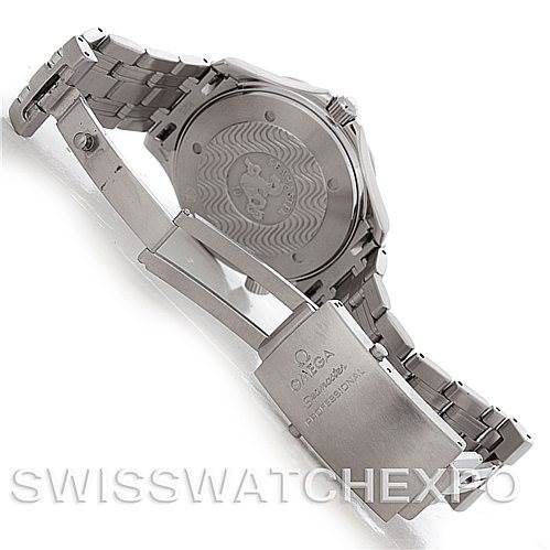 The image shows the backside and open clasp of the Omega Seamaster 2531.80.00 Men
s Stainless Steel Blue Dial 2531.80.00 Men
s Stainless Steel Blue Dial watch, highlighting its case back and metal bracelet.