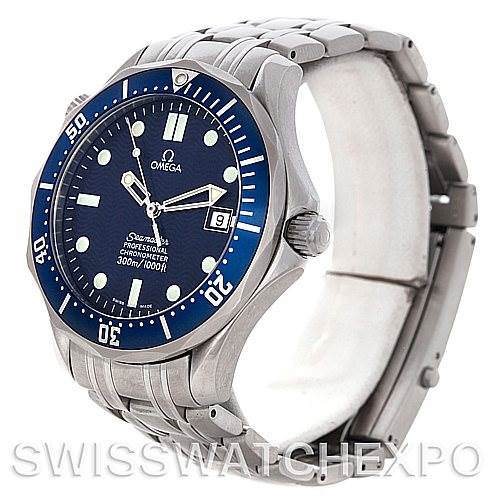 This image shows a side angle of an Omega Seamaster 2531.80.00 Men
s Stainless Steel Blue Dial 2531.80.00 Men
s Stainless Steel Blue Dial watch, highlighting its blue dial, bezel, and stainless steel bracelet.