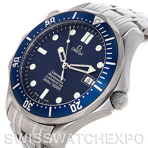 The image shows an angled, close-up view of the Omega Seamaster 2531.80.00 Men
s Stainless Steel Blue Dial 2531.80.00 Men
s Stainless Steel Blue Dial watch, focusing on the dial, bezel, and part of the bracelet.