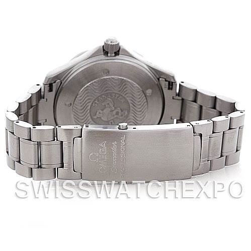 The image shows the back and clasp of an Omega Seamaster 2538.20.00 Men
s Stainless Steel White Dial 2538.20.00 Men
s Stainless Steel White Dial watch, highlighting the engraved case back and metal bracelet clasp.