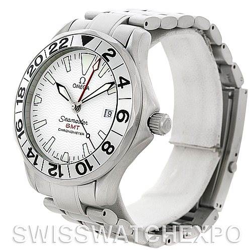 This image shows an angled side view of the Omega Seamaster 2538.20.00 Men
s Stainless Steel White Dial 2538.20.00 Men
s Stainless Steel White Dial watch, highlighting the face, bezel, crown, and bracelet.