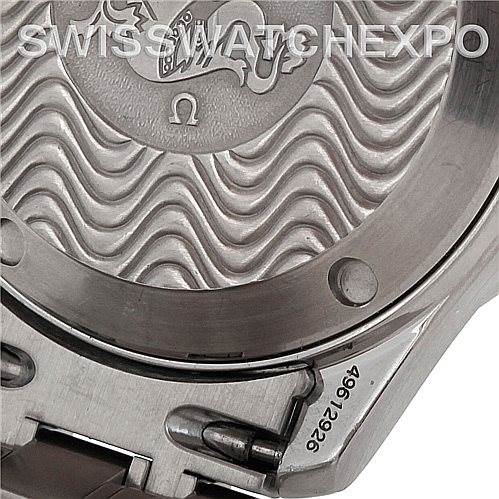 This image shows the case back and part of the bracelet of the Omega Seamaster 2562.80.00 Men
s Stainless Steel Blue Dial 2562.80.00 Men
s Stainless Steel Blue Dial watch, featuring the distinctive wavy pattern.