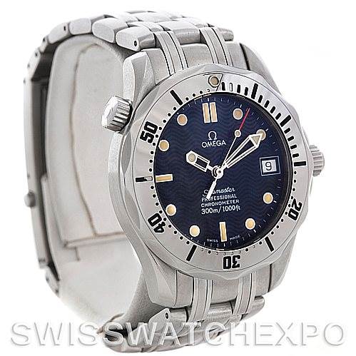 The image shows an angled view of the Omega Seamaster 2562.80.00 Men
s Stainless Steel Blue Dial 2562.80.00 Men
s Stainless Steel Blue Dial watch, displaying its bezel, face, and bracelet.