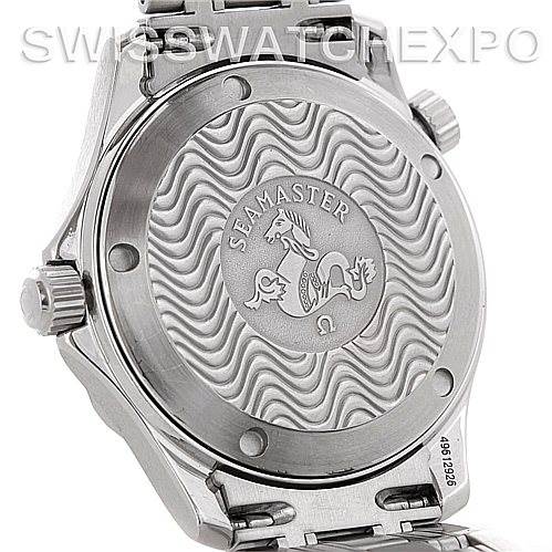 The image shows the case back of an Omega Seamaster 2562.80.00 Men
s Stainless Steel Blue Dial 2562.80.00 Men
s Stainless Steel Blue Dial watch, featuring its distinct wave pattern and logo.