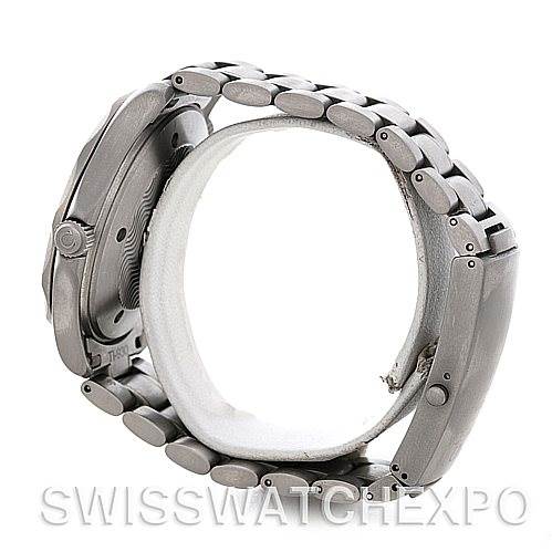 The image shows a side view of the Omega Seamaster 2231.50.00 Titanium Black Dial 2231.50.00 Titanium Black Dial's case and metal bracelet.