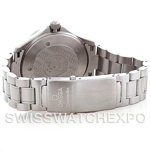 The image shows the back view of the Omega Seamaster 2538.20.00 Men
s Stainless Steel White Dial 2538.20.00 Men
s Stainless Steel White Dial watch, highlighting the case back and metal bracelet with the clasp.