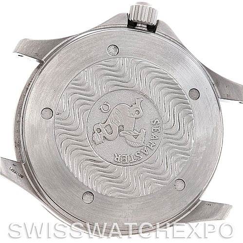 This image shows the case back of the Omega Seamaster 2538.20.00 Men
s Stainless Steel White Dial 2538.20.00 Men
s Stainless Steel White Dial watch from a top-down angle, highlighting the engraved logo.