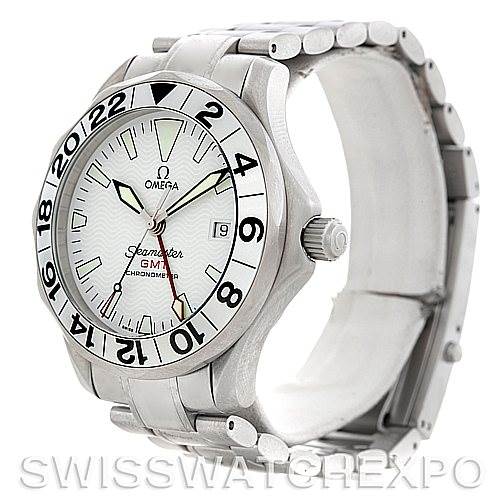 This image shows an angled side view of an Omega Seamaster 2538.20.00 Men
s Stainless Steel White Dial 2538.20.00 Men
s Stainless Steel White Dial watch, featuring its dial, bezel, case, and part of the bracelet.