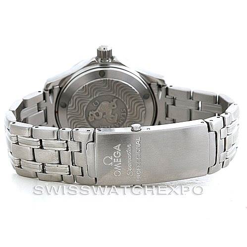 The image shows the back view of an Omega Seamaster 2252.50.00 Men
s Stainless Steel Black Dial 2252.50.00 Men
s Stainless Steel Black Dial watch, highlighting the clasp, bracelet, and caseback details.