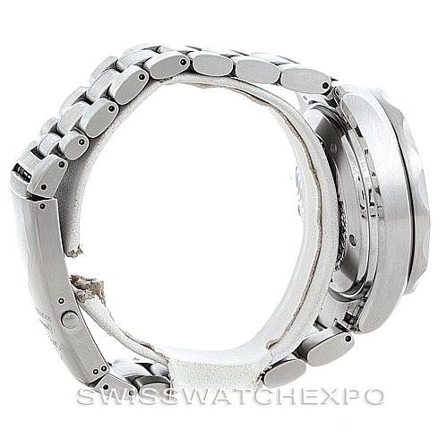 The side view of the Omega Seamaster 2595.50.00 Men
s Stainless Steel Black Dial 2595.50.00 Men
s Stainless Steel Black Dial watch shows the stainless steel bracelet and the case
s right profile.