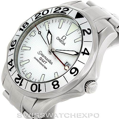 The image shows an angled view of the Omega Seamaster 2538.20.00 Men
s Stainless Steel White Dial 2538.20.00 Men
s Stainless Steel White Dial GMT Chronometer watch, highlighting its face, bezel, and bracelet.
