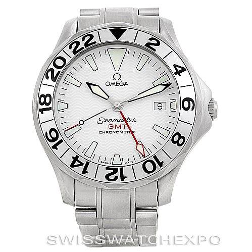 The image shows a front view of the Omega Seamaster 2538.20.00 Men
s Stainless Steel White Dial 2538.20.00 Men
s Stainless Steel White Dial GMT Chronometer watch, displaying its dial, bezel, and bracelet.